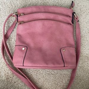Super cute and functional crossbody bag!